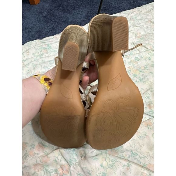 B.o.c size 9 leather flower strapy heels - Picture 7 of 7